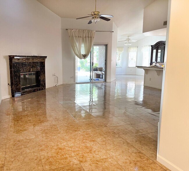 Foto del edificio - 7613 N Meridian Ave