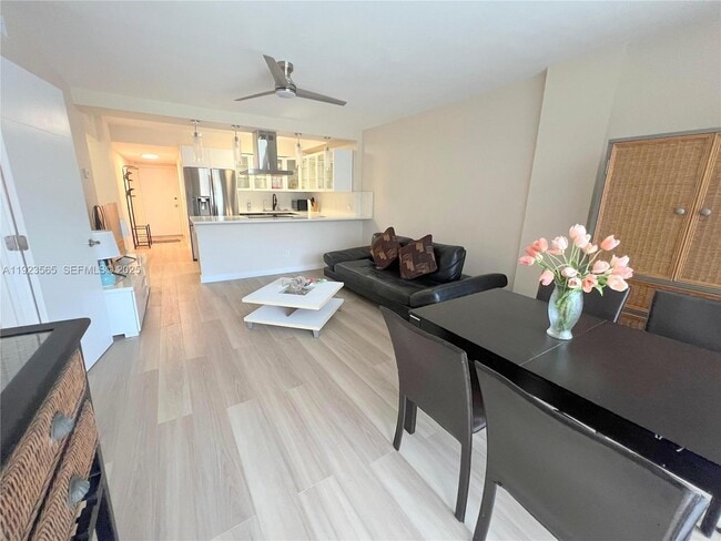 Foto del edificio - 3660 NE 166th St