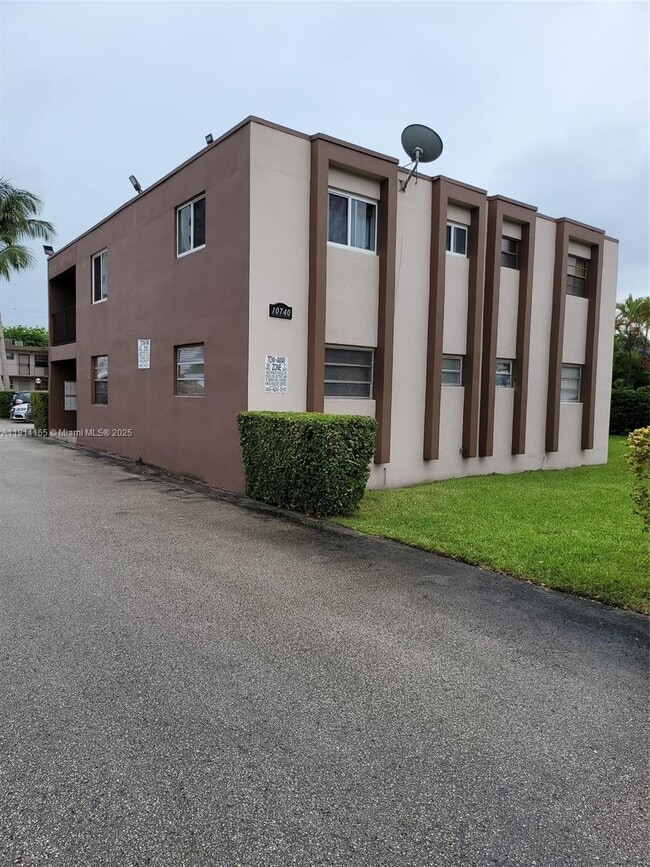 Foto del edificio - 10740 SW 3rd St