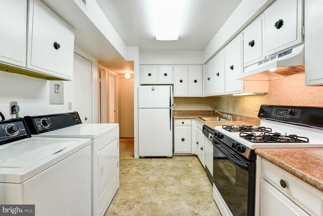 Building Photo - 2114 Bonnywood Ln