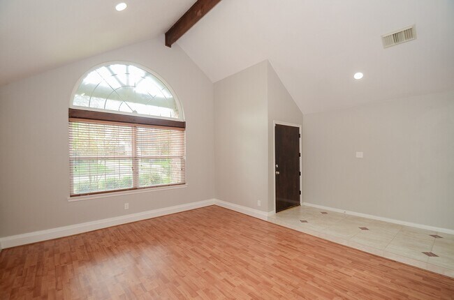 Building Photo - 2819 Pineleaf Dr