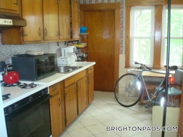 Building Photo - 27 S Crescent Circuit