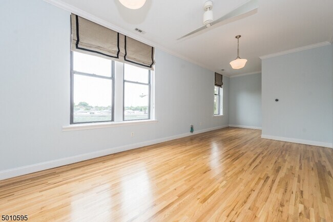 Building Photo - 295 Bloomfield Ave