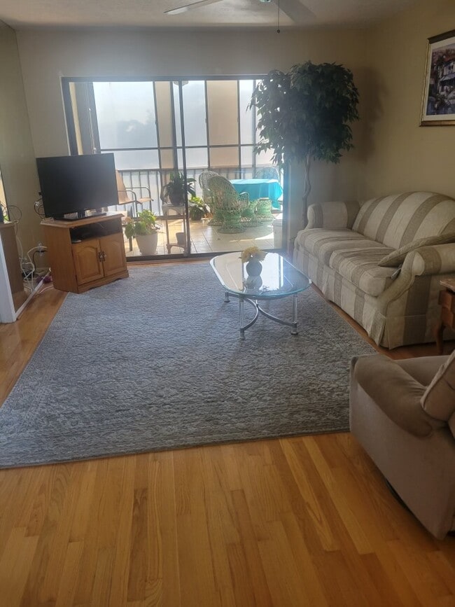 living room - 5640 Ferguson Ct