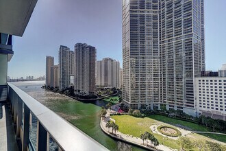 Building Photo - 200 Biscayne Blvd Way