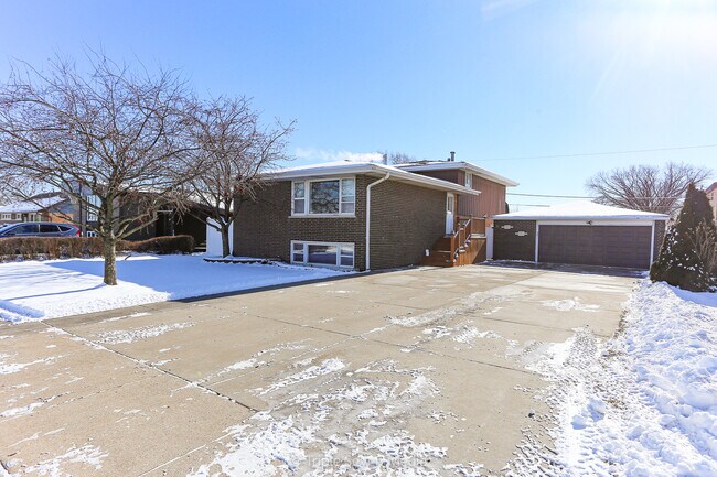 Building Photo - 7849 W 80th St