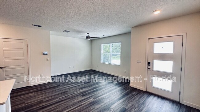 Foto del edificio - 191 E Warren Ave