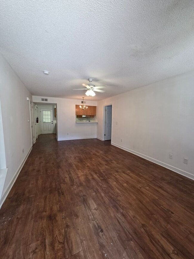 Foto del edificio - $500 off your first full month rent!! 3 Be...