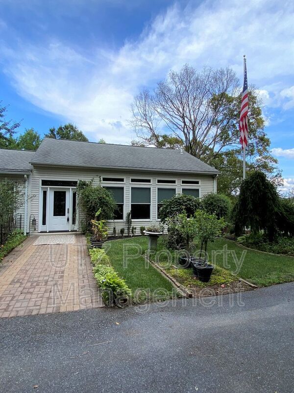 Building Photo - 427 W Old Liberty Rd