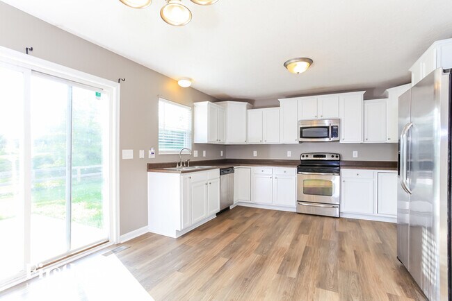 Building Photo - 5627 Creekside Meadows Dr