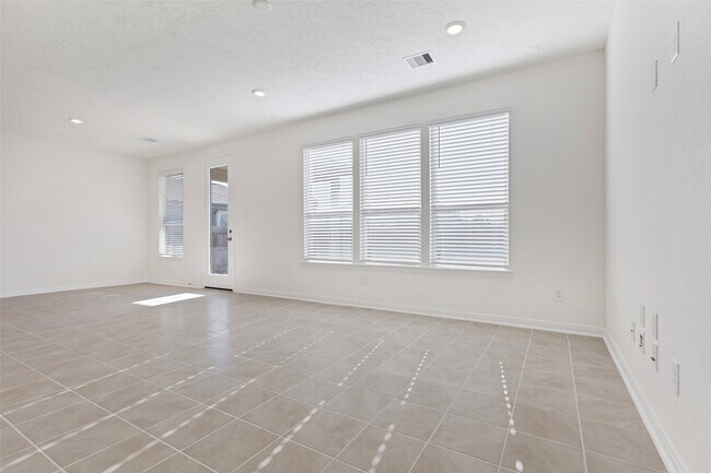 Building Photo - 9423 Castillo Ct
