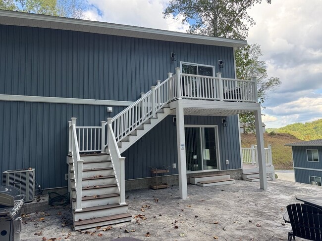 Foto del edificio - 3402 Birds Creek Rd