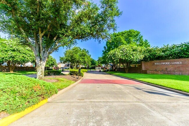 Building Photo - 21523 Santa Clara Dr