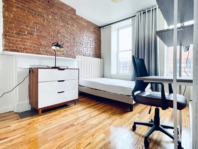 Foto del edificio - Furnished room/NOT APARTMENT