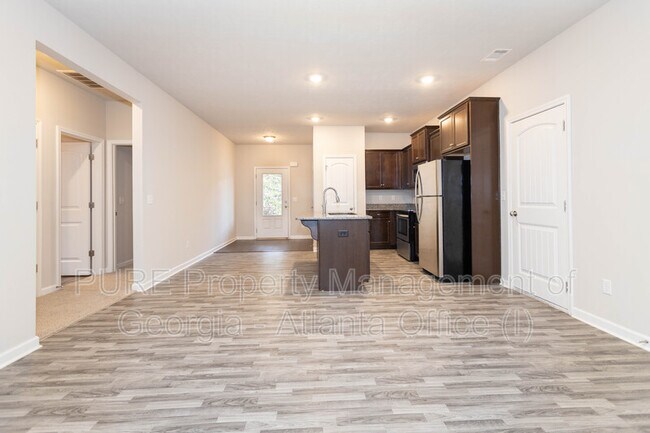 Building Photo - 145 Mandy Ln