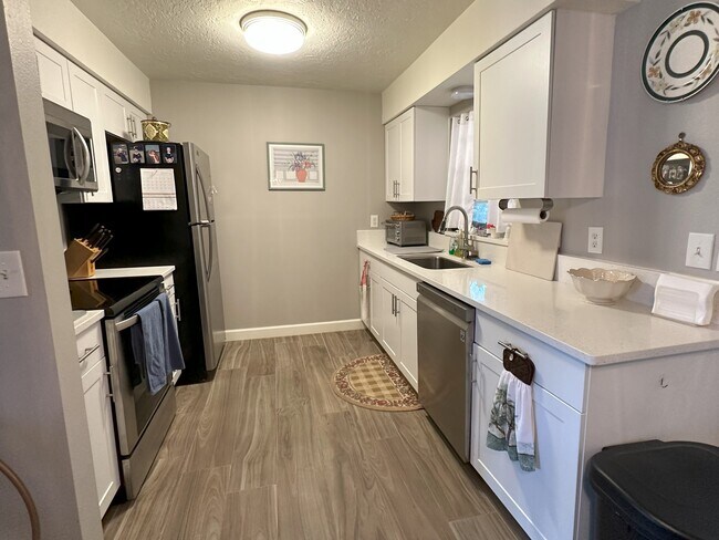 Foto del edificio - 5887 Whistlewood Cir