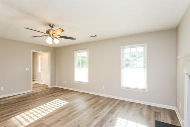 Building Photo - 483 Rhett Dr