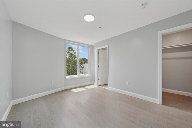 Foto del edificio - 2405 Ridge Ave