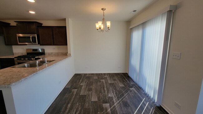 Building Photo - 142 Goldenrod Dr