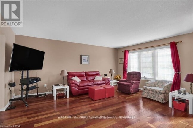 Photo du bâtiment - 335-335 Lighthouse Rd