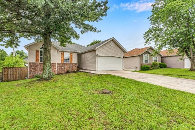 Building Photo - NIXA-5 Bed, 3 bath REMODELED Home | Walkou...