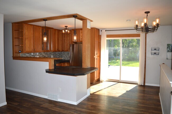 Foto del edificio - 2543 Chesapeake Dr