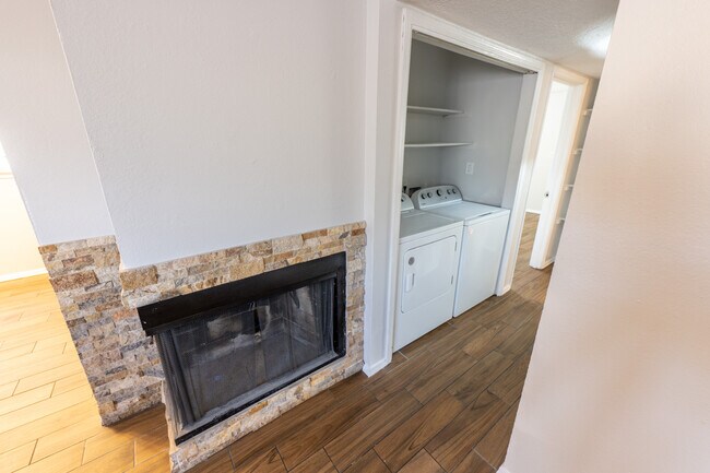 Building Photo - 309 Whispering Sands Ct SE