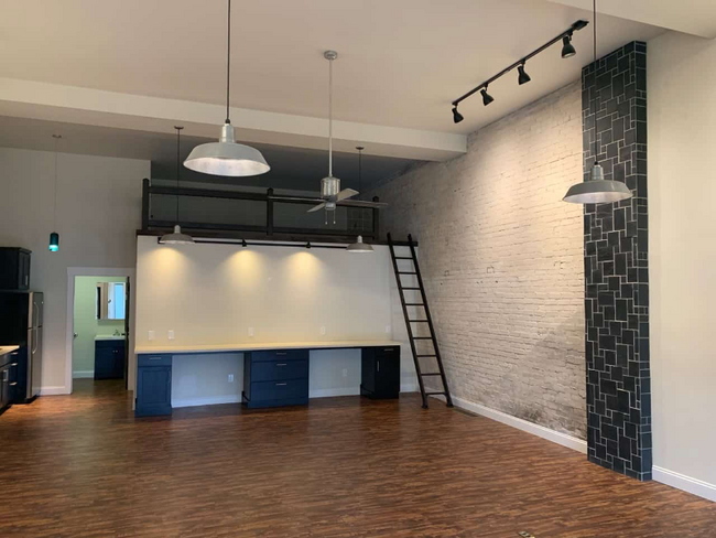 Foto del edificio - 330 S Cedar St