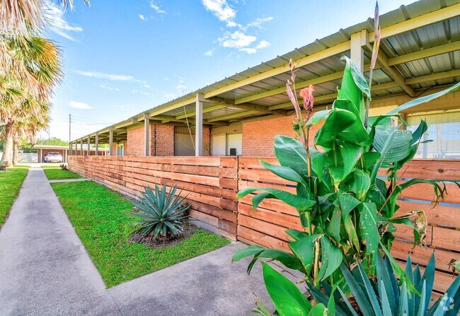 Laguna Shores Apartments