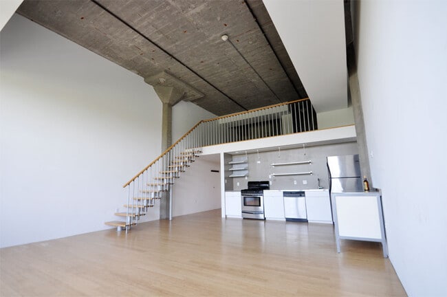 Building Photo - 156 Porter St