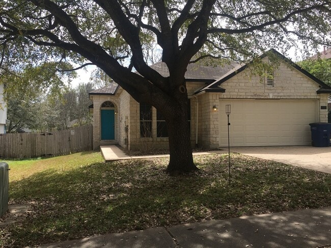 Building Photo - Cute 3/2  HOUSE LOCATED IN SOUTH AUSTIN