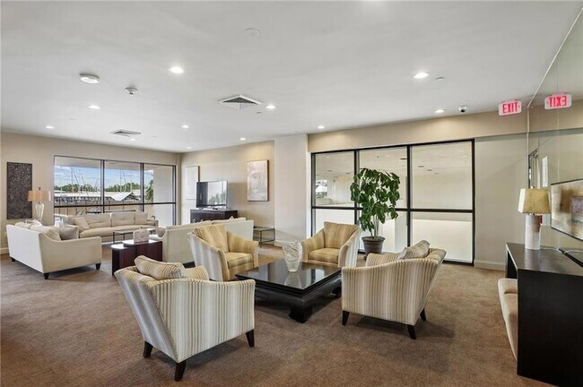 Foto del edificio - 300 Lake Marina Ave