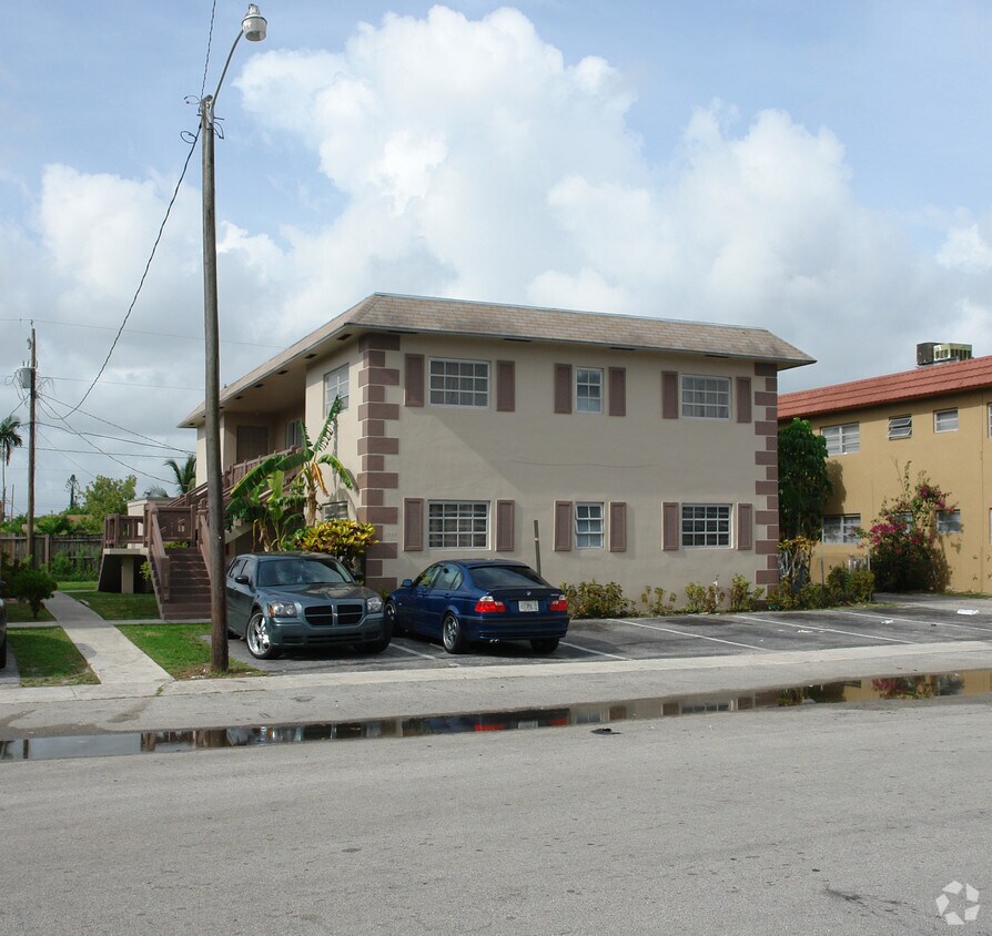 Building Photo - 5940 NW 16th Pl