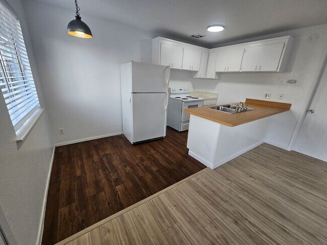 Foto del edificio - 1 Bedroom 1 Bath Triplex Unit in Los Molinos!