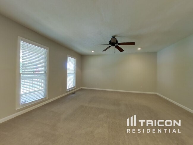 Foto del edificio - 34 Yellowstone Dr