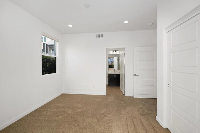 Foto del edificio - 370 Broadway Dr