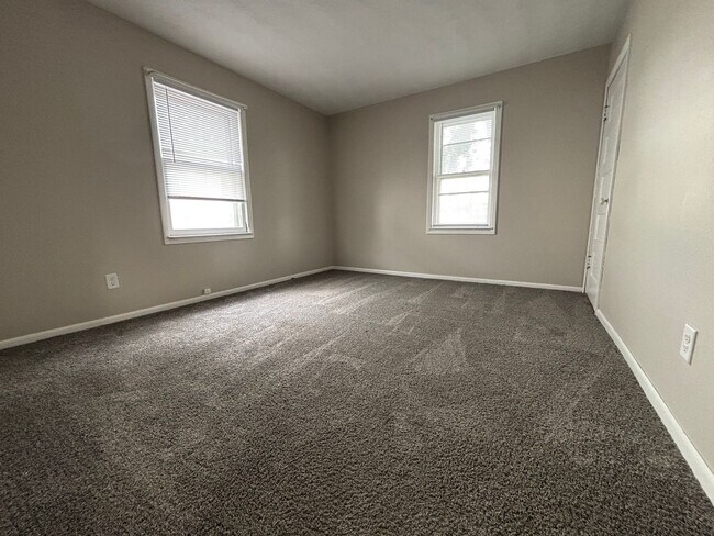 Building Photo - 305-307-307 18th Ave