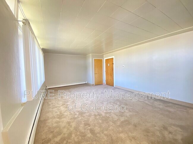 Foto del edificio - 2025 N Lowell Blvd