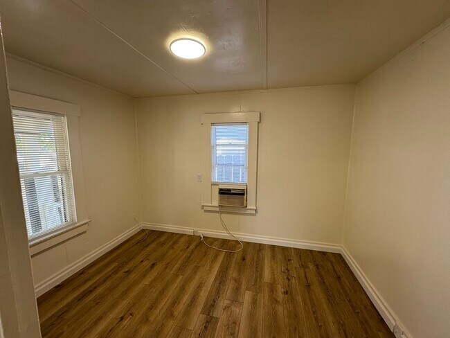 Building Photo - Spacious Dinuba Home Rent Ready!