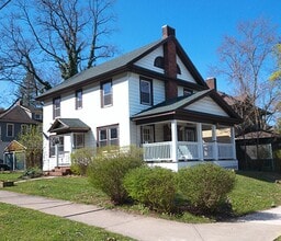 Building Photo - 210 Clarke St