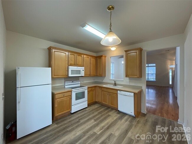 Foto del edificio - 9040 Holland Park Ln