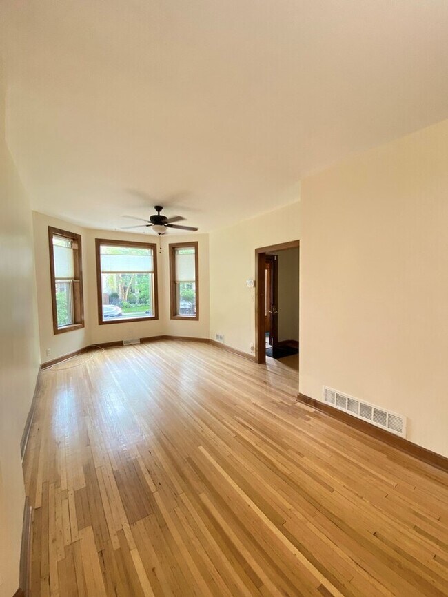 Building Photo - 2149 W Bradley Plz