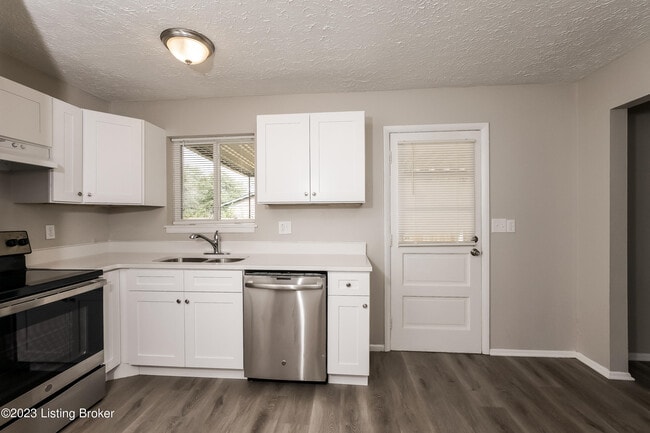 Foto del edificio - 7701 Sherry Lynn Ct