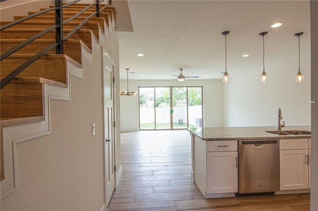 Building Photo - 204 Conservation Dr
