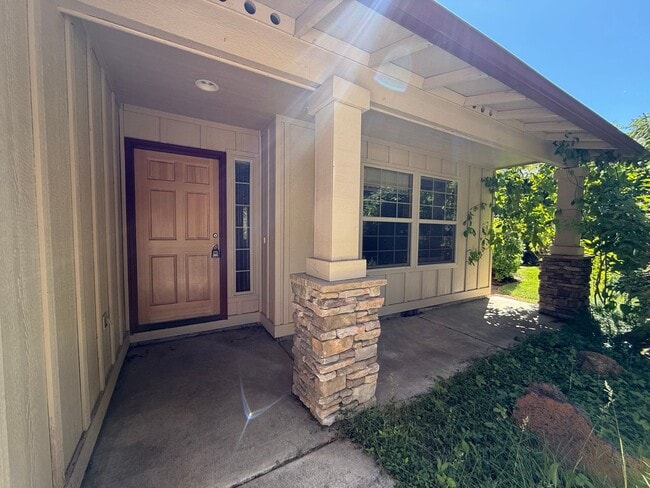 Building Photo - Single Level 3 Bed/2 Bath Home in SE Bend - Conifer Ave