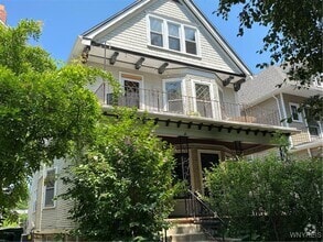 Building Photo - 114 Russell St