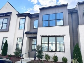 Building Photo - 1849 Reserve Loop