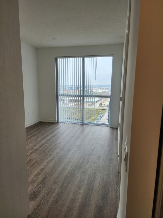 Building Photo - 8 Interchange Wy