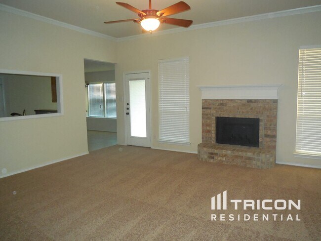 Foto del edificio - 925 Crowder Dr