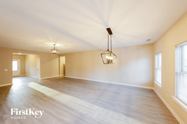 Foto del edificio - 192 Lakewood Ln